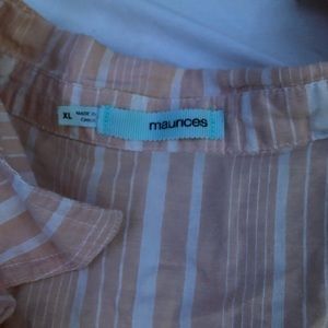 It’s an extra large female flannel it’s like a peach color and white.